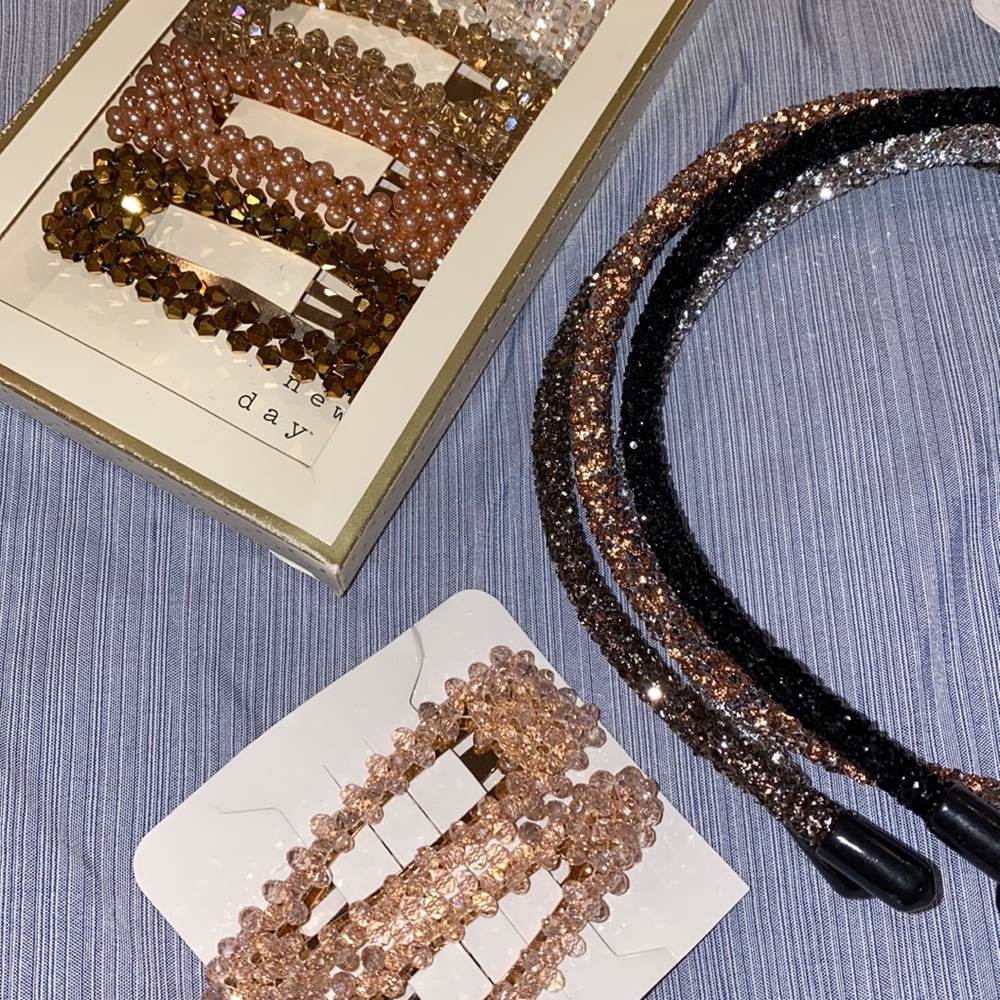 Assorted Hair Accessories - Picture 2 of 2